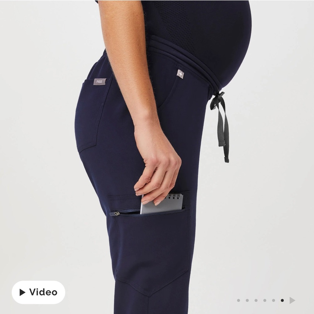Women’s navy Zamora Figs Scrubs Joggers S maternity